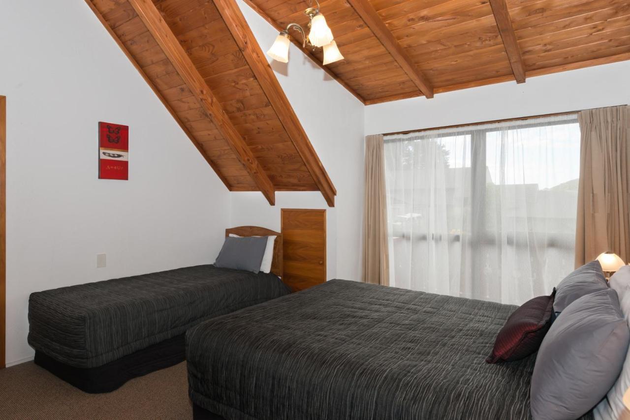 Swiss Chalet Lodge Motel Paihia Exterior photo